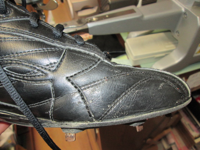 他店購入のスパイクのステッチ切れの修理です！ 久保田スラッガーの