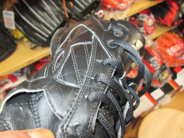 他店購入のスパイクのステッチ切れの修理です！ 久保田スラッガーの