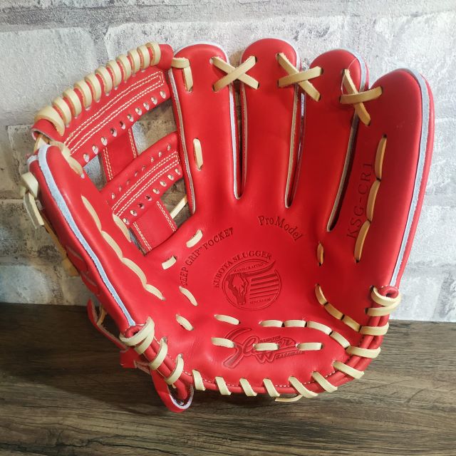 店長の修理・カスタム等のご紹介 久保田スラッガーのグラブは、本格湯