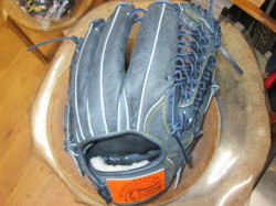 超希少なデニム調限定軟式グラブ 再入荷！ 久保田スラッガーの