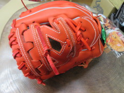 受注生産のウエブ交換！ 久保田スラッガーのグラブは、本格湯